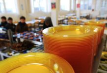 vaisselle plastique cantines