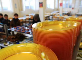 vaisselle plastique cantines