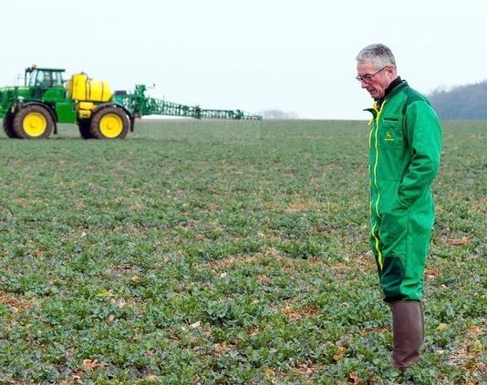 Le glyphosate et le cancer, les études divergent glyphosate agriculteur