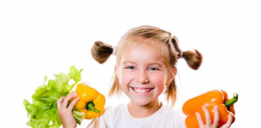 Enfants végétariens, une alimentation à soigner enfants et légumes
