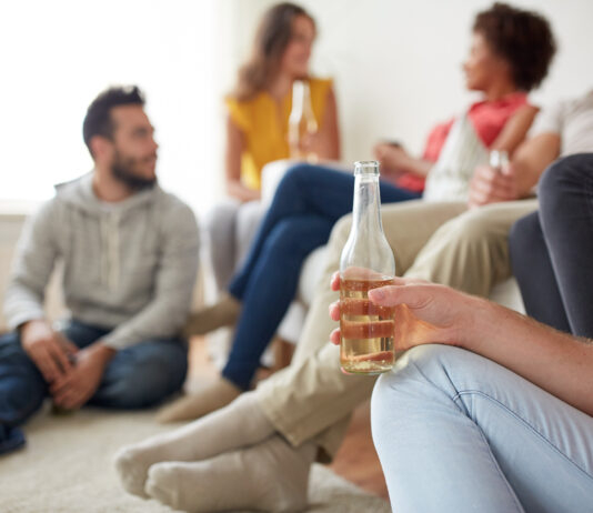 adultes jeunes alcool